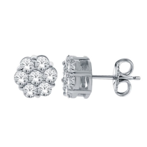 0.25 CT 10k White Gold Lab Diamond Flower Stud Earrings - Picture 1 of 7